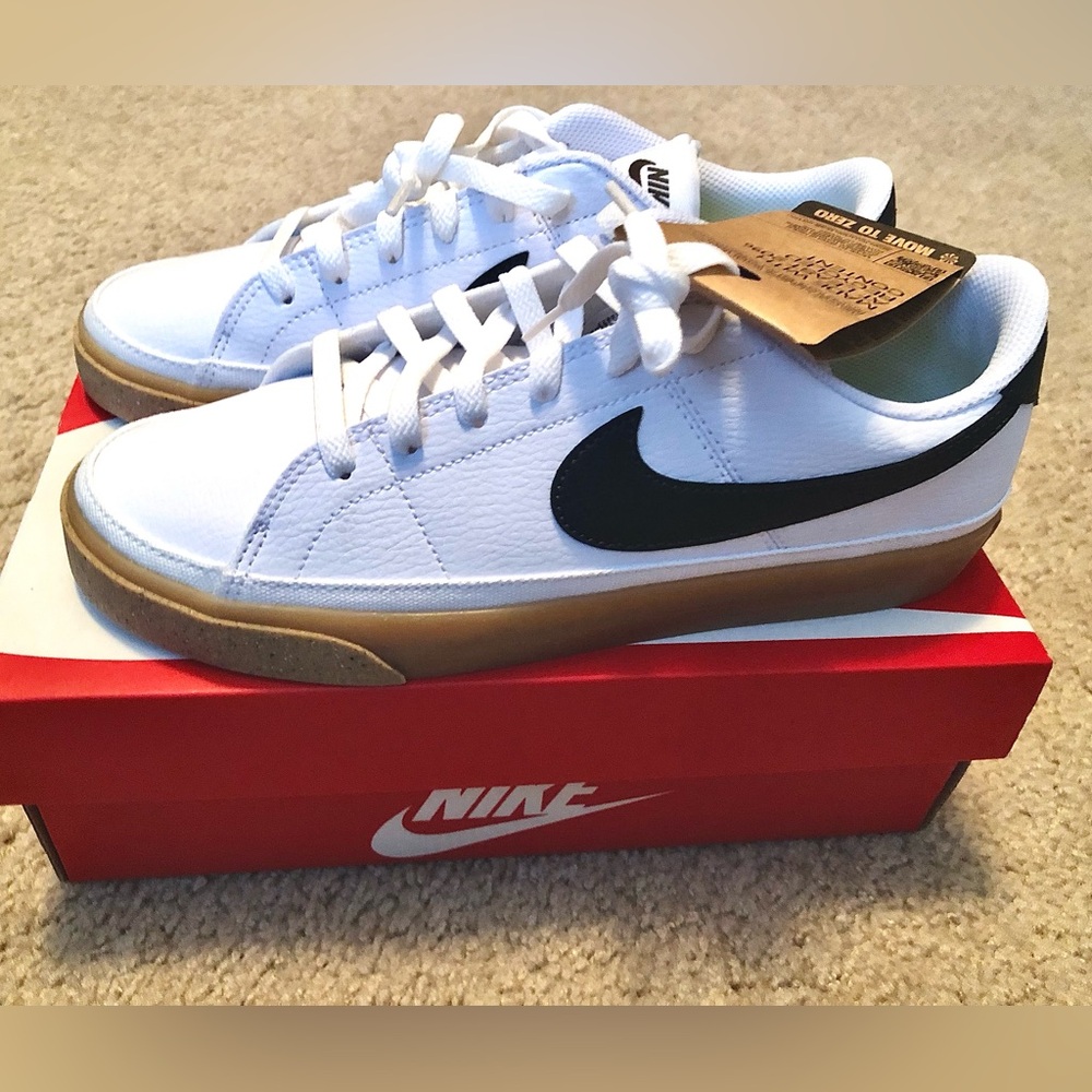 Women’s Nike Court Legacy NN